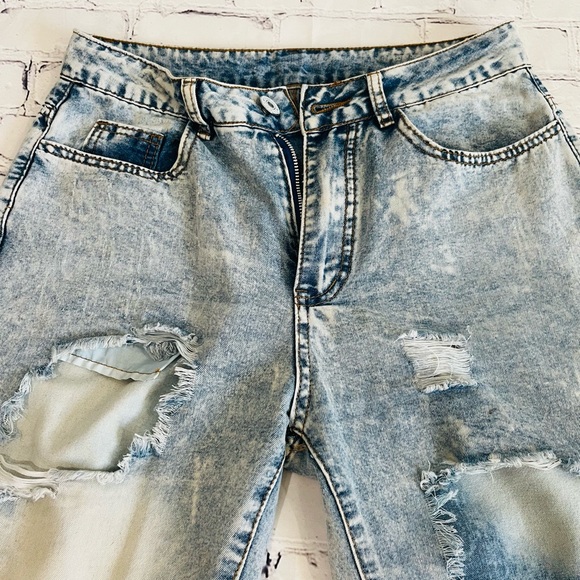 Women’s Wide Leg Flare Jean Heavy Distress size Small - Picture 7 of 7